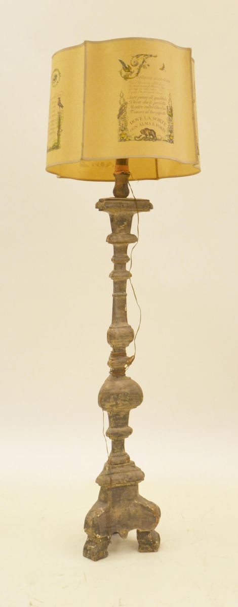 Torcera, sec. XVIII, in legno intagliato e laccato, alt. cm 180,