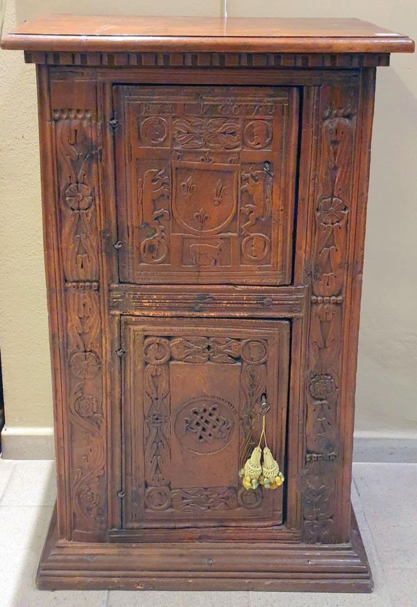 Credenzino, in stile '600,&nbsp;&nbsp;&nbsp;&nbsp;&nbsp;&nbsp;&nbsp;&nbsp;&nbsp;&nbsp;&nbsp;&nbsp;&nbsp;&nbsp;&nbsp;&nbsp;&nbsp;&nbsp;&nbsp;&nbsp;&nbsp;&nbsp;&nbsp;&nbsp;&nbsp;&nbsp;&nbsp;&nbsp;&nbsp;&nbsp;&nbsp;&nbsp;&nbsp;&nbsp;&nbsp;&nbsp;&nbsp;&nbsp;&nbsp;&nbsp;&nbsp;&nbsp;&nbsp;&nbsp;&nbsp;&nbsp;&nbsp;&nbsp;