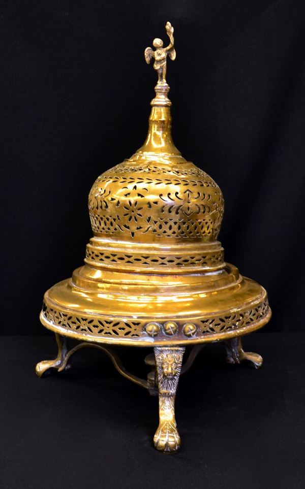 Braciere, sec. XIX, in ottone, piedi a zampa di leone,&nbsp;&nbsp;&nbsp;&nbsp;&nbsp;&nbsp;&nbsp;&nbsp;&nbsp;&nbsp;&nbsp;&nbsp;&nbsp;&nbsp;&nbsp;&nbsp;&nbsp;&nbsp;&nbsp;&nbsp;  - Asta BENI DA COLLEZIONE E ARREDI DA IMPORTANTI PROPRIETA' FIORENTINE E VERSILIESI - Poggio Bracciolini Casa d'Aste