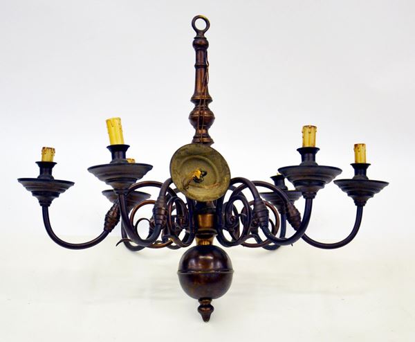 Lampadario, sec. XX, in metallo, sei bracci,&nbsp;&nbsp;&nbsp;&nbsp;&nbsp;&nbsp;&nbsp;&nbsp;&nbsp;&nbsp;&nbsp;&nbsp;&nbsp;&nbsp;&nbsp;&nbsp;&nbsp;&nbsp;&nbsp;&nbsp;&nbsp;&nbsp;&nbsp;&nbsp;&nbsp;&nbsp;&nbsp;&nbsp;&nbsp;&nbsp;  - Asta BENI DA COLLEZIONE E ARREDI DA IMPORTANTI PROPRIETA' FIORENTINE E VERSILIESI - Poggio Bracciolini Casa d'Aste