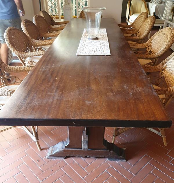 Tavolo fratina, sec. XX, in noce,&nbsp;&nbsp;&nbsp;&nbsp;&nbsp;&nbsp;&nbsp;&nbsp;&nbsp;&nbsp;&nbsp;&nbsp;&nbsp;&nbsp;&nbsp;&nbsp;&nbsp;&nbsp;&nbsp;&nbsp;&nbsp;&nbsp;&nbsp;&nbsp;&nbsp;&nbsp;&nbsp;&nbsp;&nbsp;&nbsp;&nbsp;&nbsp;&nbsp;&nbsp;&nbsp;&nbsp;&nbsp;&nbsp;&nbsp;&nbsp;&nbsp;