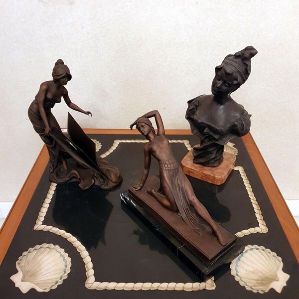 Tre sculture, sec. XX, in bronzo, raffiguranti&nbsp;&nbsp;&nbsp;&nbsp;&nbsp;&nbsp;&nbsp;&nbsp;&nbsp;&nbsp;&nbsp;&nbsp;&nbsp;&nbsp;&nbsp;&nbsp;&nbsp;&nbsp;&nbsp;&nbsp;&nbsp;&nbsp;&nbsp;&nbsp;&nbsp;&nbsp;&nbsp;&nbsp;
