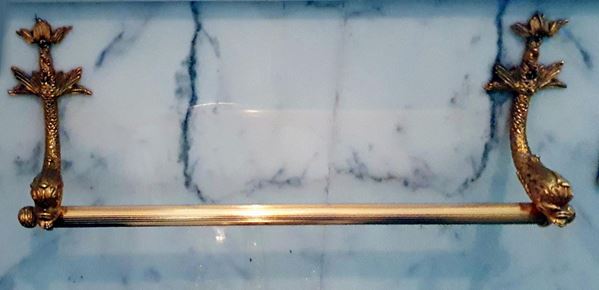 Vari accessori per bagno, in metallo dorato,&nbsp;&nbsp;&nbsp;&nbsp;&nbsp;&nbsp;&nbsp;&nbsp;&nbsp;&nbsp;&nbsp;&nbsp;&nbsp;&nbsp;&nbsp;&nbsp;&nbsp;&nbsp;&nbsp;&nbsp;&nbsp;&nbsp;&nbsp;&nbsp;&nbsp;&nbsp;&nbsp;&nbsp;&nbsp;&nbsp;