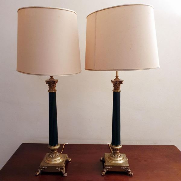 Coppia di lumi, sec. XX, in metallo dorato e bronzato,&nbsp;&nbsp;&nbsp;&nbsp;&nbsp;&nbsp;&nbsp;&nbsp;&nbsp;&nbsp;&nbsp;&nbsp;&nbsp;&nbsp;&nbsp;&nbsp;&nbsp;&nbsp;&nbsp;&nbsp;