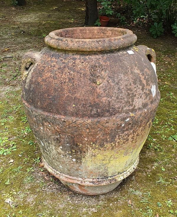Orcio, sec. XIX, in terracotta con manici e&nbsp;&nbsp;&nbsp;&nbsp;&nbsp;&nbsp;&nbsp;&nbsp;&nbsp;&nbsp;&nbsp;&nbsp;&nbsp;&nbsp;&nbsp;&nbsp;&nbsp;&nbsp;&nbsp;&nbsp;&nbsp;&nbsp;&nbsp;&nbsp;&nbsp;&nbsp;&nbsp;&nbsp;&nbsp;&nbsp;&nbsp;