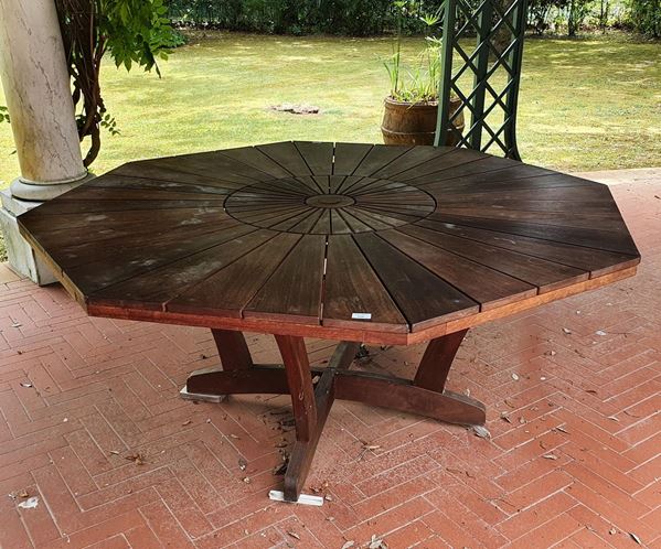Tavolo da esterno, sec. XX, in jacaranda,&nbsp;&nbsp;&nbsp;&nbsp;&nbsp;&nbsp;&nbsp;&nbsp;&nbsp;&nbsp;&nbsp;&nbsp;&nbsp;&nbsp;&nbsp;&nbsp;&nbsp;&nbsp;&nbsp;&nbsp;&nbsp;&nbsp;&nbsp;&nbsp;&nbsp;&nbsp;&nbsp;&nbsp;&nbsp;&nbsp;&nbsp;&nbsp;&nbsp;