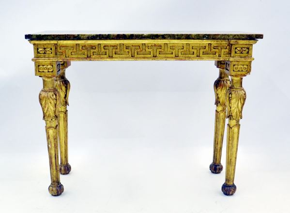 Consolle, in stile 700, in legno laccato e intagliato,&nbsp;&nbsp;&nbsp;&nbsp;&nbsp;&nbsp;&nbsp;&nbsp;&nbsp;&nbsp;&nbsp;&nbsp;&nbsp;&nbsp;&nbsp;&nbsp;&nbsp;&nbsp;&nbsp;&nbsp;