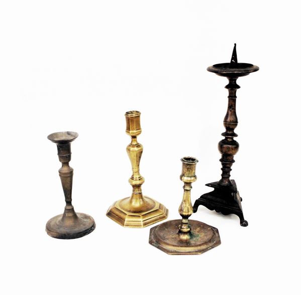 Quattro candelabri, sec. XVIII/XIX, in bronzo e ottone, modellati in varie