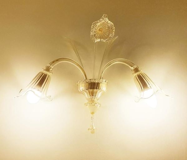 Tre applique, sec. XX, in vetro di Murano con inclusioni in oro, due bracci&nbsp;