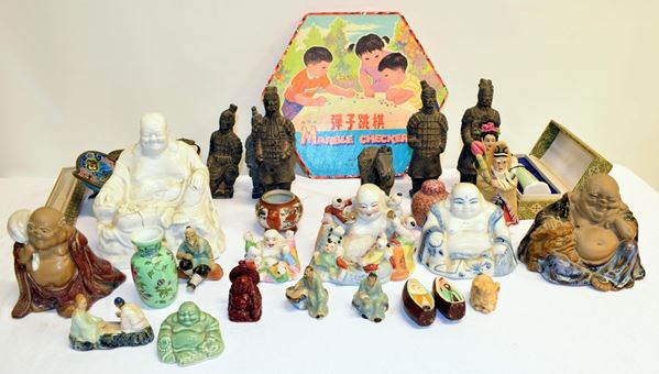 Lotto di trentotto , soprammobili orientali ,sec. XX&nbsp;&nbsp;&nbsp;&nbsp;&nbsp;&nbsp;&nbsp;&nbsp;&nbsp;&nbsp;&nbsp;&nbsp;&nbsp;&nbsp;&nbsp;&nbsp;&nbsp;&nbsp;&nbsp;&nbsp;&nbsp;&nbsp;