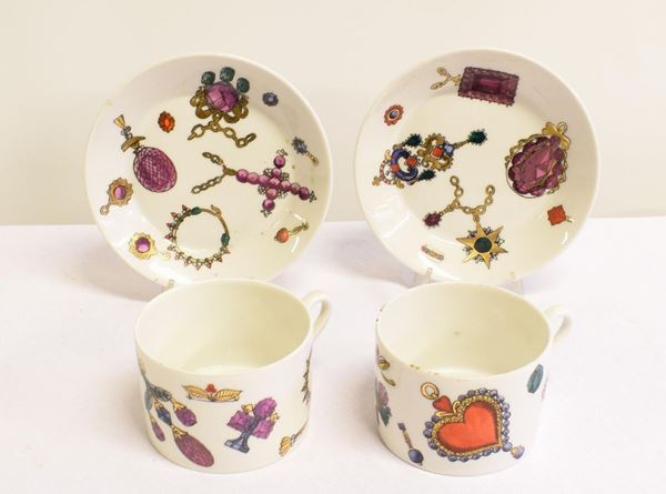 Due tazze&nbsp; con piattini,&nbsp; Fornasetti Milano&nbsp;&nbsp;&nbsp;&nbsp;&nbsp;&nbsp;&nbsp;&nbsp;&nbsp;&nbsp;&nbsp;&nbsp;&nbsp;&nbsp;&nbsp;&nbsp;&nbsp;&nbsp;&nbsp;&nbsp;&nbsp;&nbsp;&nbsp;&nbsp;&nbsp;&nbsp;&nbsp;&nbsp;&nbsp;&nbsp;&nbsp;