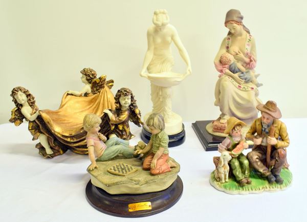 Quattro sculture e centro tavola , sec. XX&nbsp;&nbsp;&nbsp;&nbsp;&nbsp;&nbsp;&nbsp;&nbsp;&nbsp;&nbsp;&nbsp;&nbsp;&nbsp;&nbsp;&nbsp;&nbsp;&nbsp;&nbsp;&nbsp;&nbsp;&nbsp;&nbsp;&nbsp;&nbsp;&nbsp;&nbsp;&nbsp;&nbsp;&nbsp;&nbsp;&nbsp;&nbsp;
