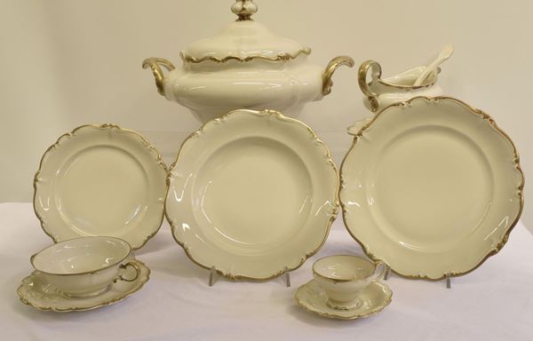 Servito di piatti Rosenthal sec. XX&nbsp;&nbsp;&nbsp;&nbsp;&nbsp;&nbsp;&nbsp;&nbsp;&nbsp;&nbsp;&nbsp;&nbsp;&nbsp;&nbsp;&nbsp;&nbsp;&nbsp;&nbsp;&nbsp;&nbsp;&nbsp;&nbsp;&nbsp;&nbsp;&nbsp;&nbsp;&nbsp;&nbsp;&nbsp;&nbsp;&nbsp;&nbsp;&nbsp;&nbsp;&nbsp;&nbsp;&nbsp;&nbsp;&nbsp;