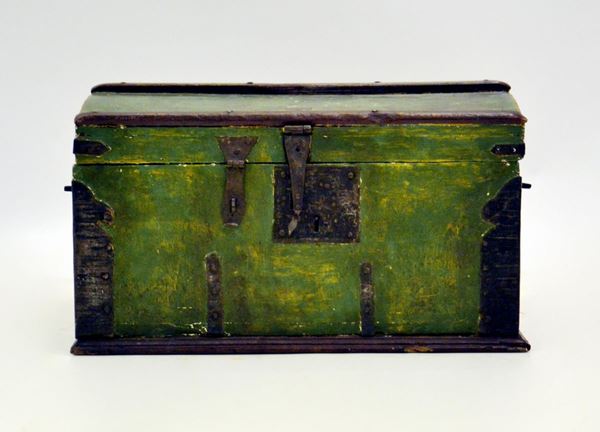 Piccolo baule, sec. XIX&nbsp;&nbsp;&nbsp;&nbsp;&nbsp;&nbsp;&nbsp;&nbsp;&nbsp;&nbsp;&nbsp;&nbsp;&nbsp;&nbsp;&nbsp;&nbsp;&nbsp;&nbsp;&nbsp;&nbsp;&nbsp;&nbsp;&nbsp;&nbsp;&nbsp;&nbsp;&nbsp;&nbsp;&nbsp;&nbsp;&nbsp;&nbsp;&nbsp;&nbsp;&nbsp;&nbsp;&nbsp;&nbsp;&nbsp;&nbsp;&nbsp;&nbsp;&nbsp;&nbsp;&nbsp;&nbsp;&nbsp;&nbsp;&nbsp;&nbsp;&nbsp;