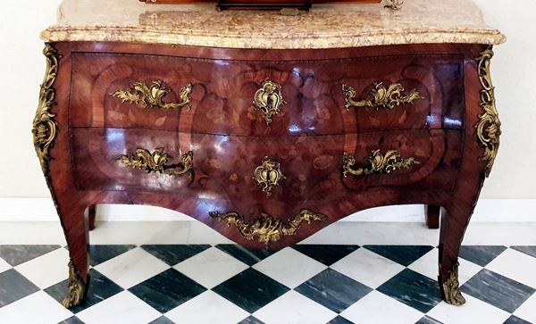 Cassettone, Francia, sec. XIX, in noce e palissandro&nbsp;&nbsp;&nbsp;&nbsp;&nbsp;&nbsp;&nbsp;&nbsp;&nbsp;&nbsp;&nbsp;&nbsp;&nbsp;&nbsp;&nbsp;&nbsp;&nbsp;&nbsp;&nbsp;&nbsp;&nbsp;&nbsp;