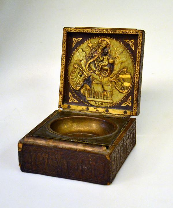 Altarolo da viaggio , sec. XVIII, in legno e bronzo&nbsp;&nbsp;&nbsp;&nbsp;&nbsp;&nbsp;&nbsp;&nbsp;&nbsp;&nbsp;&nbsp;&nbsp;&nbsp;&nbsp;&nbsp;&nbsp;&nbsp;&nbsp;&nbsp;&nbsp;&nbsp;&nbsp;&nbsp;