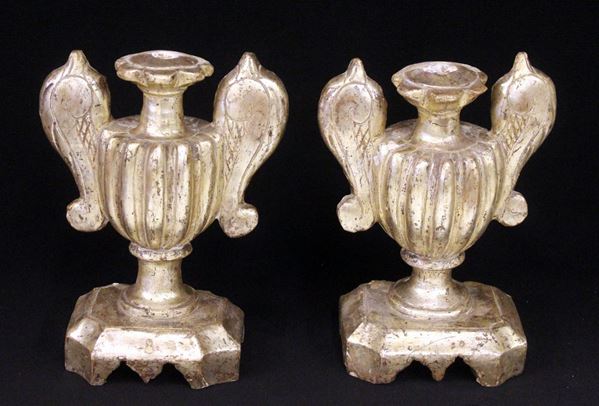 Coppia di portapalme biansate, sec. XVIII&nbsp;&nbsp;&nbsp;&nbsp;&nbsp;&nbsp;&nbsp;&nbsp;&nbsp;&nbsp;&nbsp;&nbsp;&nbsp;&nbsp;&nbsp;&nbsp;&nbsp;&nbsp;&nbsp;&nbsp;&nbsp;&nbsp;&nbsp;&nbsp;&nbsp;&nbsp;&nbsp;&nbsp;&nbsp;&nbsp;&nbsp;&nbsp;&nbsp;