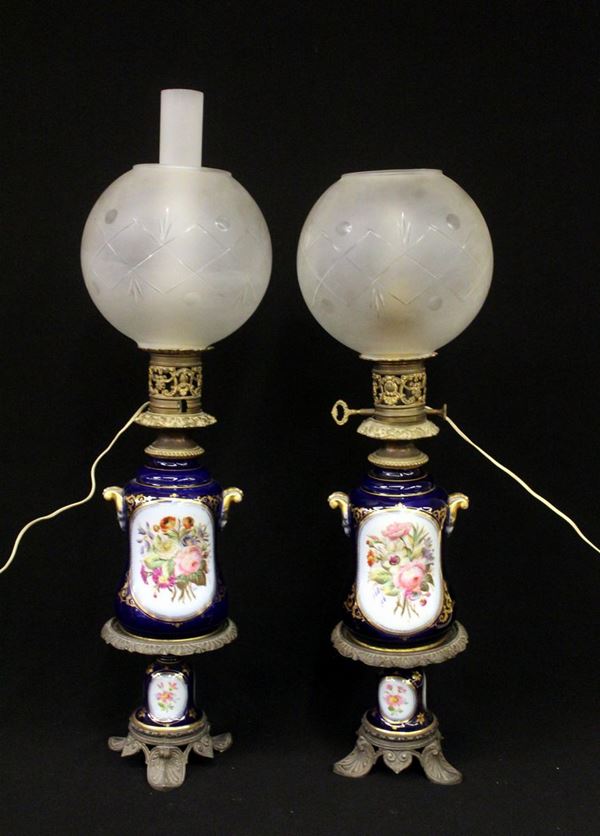 Coppia di lumi da tavolo, Francia, sec. XIX-XX&nbsp;&nbsp;&nbsp;&nbsp;&nbsp;&nbsp;&nbsp;&nbsp;&nbsp;&nbsp;&nbsp;&nbsp;&nbsp;&nbsp;&nbsp;&nbsp;&nbsp;&nbsp;&nbsp;&nbsp;&nbsp;&nbsp;&nbsp;&nbsp;&nbsp;&nbsp;&nbsp;&nbsp;