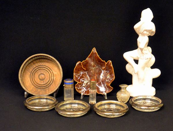 Lotto composto da posaceneri, vasetti, contenitori e scultura, sec. XX&nbsp;&nbsp;&nbsp;&nbsp;