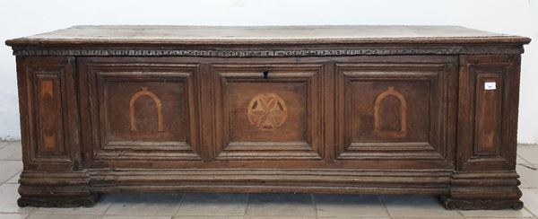 Cassapanca, sec. XVIII                                                      - Asta GIOIELLI, ARGENTI, ARREDI, OGGETTI D'ARTE E DIPINTI - Poggio Bracciolini Casa d'Aste