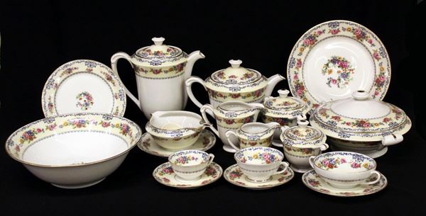 Servito di piatti, Francia, sec. XX, produzione Limoges, in porcellana&nbsp;&nbsp;&nbsp;&nbsp;