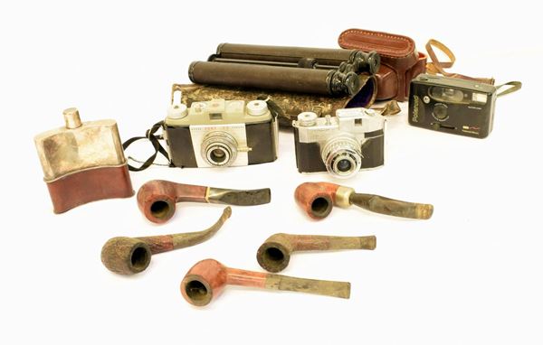 Tre macchine fotografiche, Kodak ,Comet e Polaroid,&nbsp;&nbsp;&nbsp;&nbsp;&nbsp;&nbsp;&nbsp;&nbsp;&nbsp;&nbsp;&nbsp;&nbsp;&nbsp;&nbsp;&nbsp;&nbsp;&nbsp;&nbsp;&nbsp;&nbsp;&nbsp;&nbsp;&nbsp;  - Asta ARREDI D'ANTIQUARIATO, BENI DA COLLEZIONE, GIOIELLI E ARGENTI - Poggio Bracciolini Casa d'Aste