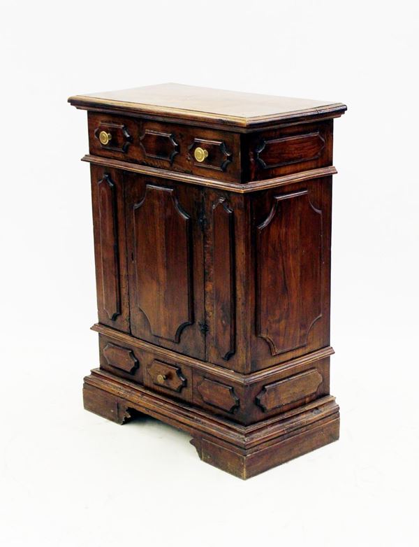 Credenzino, Emilia, in stile 600  - Asta ARREDI D'ANTIQUARIATO, BENI DA COLLEZIONE, GIOIELLI E ARGENTI - Poggio Bracciolini Casa d'Aste