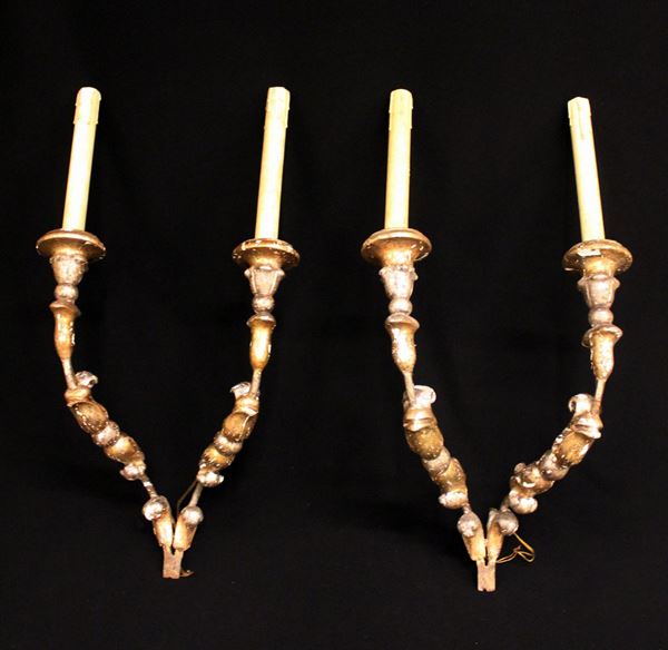 Coppia di applique a due bracci, sec. XVIII,&nbsp;&nbsp;&nbsp;&nbsp;&nbsp;&nbsp;&nbsp;&nbsp;&nbsp;&nbsp;&nbsp;&nbsp;&nbsp;&nbsp;&nbsp;&nbsp;&nbsp;&nbsp;&nbsp;&nbsp;&nbsp;&nbsp;&nbsp;&nbsp;&nbsp;&nbsp;&nbsp;&nbsp;&nbsp;&nbsp;  - Asta ARREDI D'ANTIQUARIATO, BENI DA COLLEZIONE, GIOIELLI E ARGENTI - Poggio Bracciolini Casa d'Aste