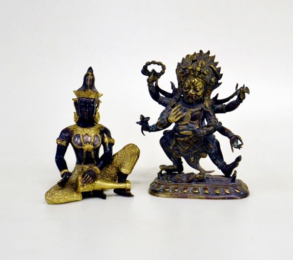 Due statuine, arte orientale, inizi sec. XX&nbsp;&nbsp;&nbsp;&nbsp;&nbsp;&nbsp;&nbsp;&nbsp;&nbsp;&nbsp;&nbsp;&nbsp;&nbsp;&nbsp;&nbsp;&nbsp;&nbsp;&nbsp;&nbsp;&nbsp;&nbsp;&nbsp;&nbsp;&nbsp;&nbsp;&nbsp;&nbsp;&nbsp;&nbsp;&nbsp;&nbsp;