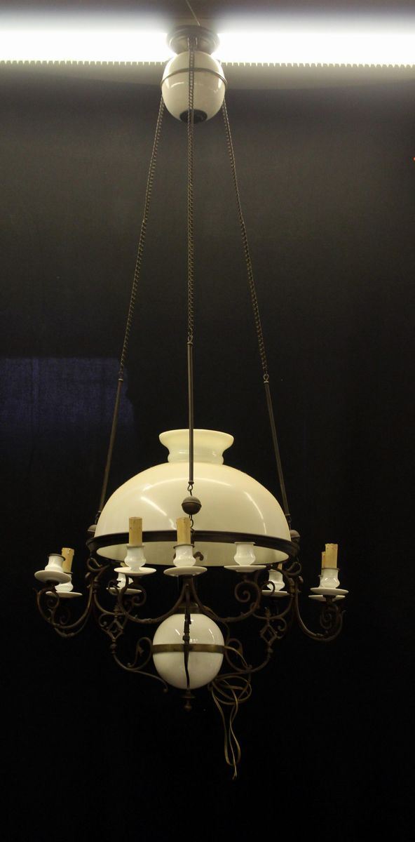 Lampadario, sec. XX, in metallo patinato e vetro opalina bianco, struttura