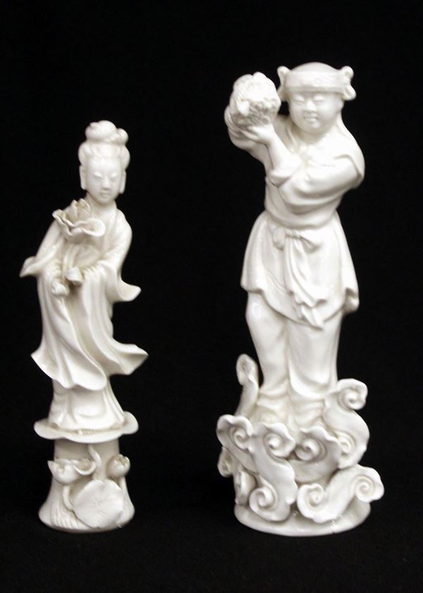 Due sculturine, arte orientale, sec. XX, in porcellana bianca raffigurante