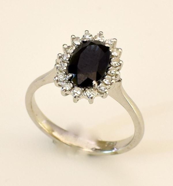 ANELLO MARGHERITA IN ORO BIANCO , DIAMANTI E ZAFFIRO&nbsp;&nbsp;&nbsp;&nbsp;&nbsp;&nbsp;&nbsp;&nbsp;&nbsp;&nbsp;&nbsp;&nbsp;&nbsp;&nbsp;&nbsp;&nbsp;&nbsp;&nbsp;&nbsp;&nbsp;&nbsp;&nbsp;