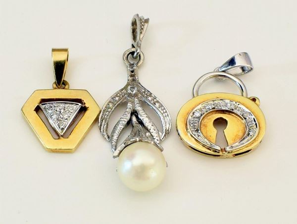 TRE PENDENTI IN ORO CON DIAMANTI E PERLA&nbsp;&nbsp;&nbsp;&nbsp;&nbsp;&nbsp;&nbsp;&nbsp;&nbsp;&nbsp;&nbsp;&nbsp;&nbsp;&nbsp;&nbsp;&nbsp;&nbsp;&nbsp;&nbsp;&nbsp;&nbsp;&nbsp;&nbsp;&nbsp;&nbsp;&nbsp;&nbsp;&nbsp;&nbsp;&nbsp;&nbsp;&nbsp;&nbsp;&nbsp;