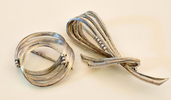 DUE SPILLE IN ORO BIANCO SATINATO E DIAMANTI&nbsp;&nbsp;&nbsp;&nbsp;&nbsp;&nbsp;&nbsp;&nbsp;&nbsp;&nbsp;&nbsp;&nbsp;&nbsp;&nbsp;&nbsp;&nbsp;&nbsp;&nbsp;&nbsp;&nbsp;&nbsp;&nbsp;&nbsp;&nbsp;&nbsp;&nbsp;&nbsp;&nbsp;&nbsp;&nbsp;