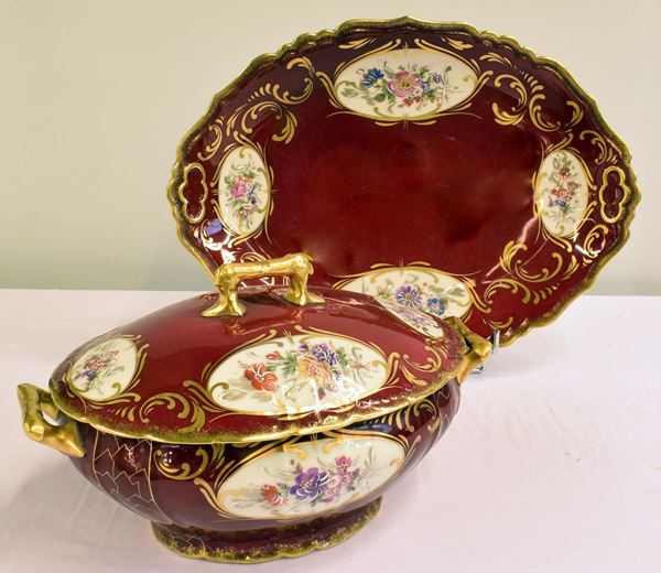 Zuppiera e vassoio Limoges sec. XX&nbsp;&nbsp;&nbsp;&nbsp;&nbsp;&nbsp;&nbsp;&nbsp;&nbsp;&nbsp;&nbsp;&nbsp;&nbsp;&nbsp;&nbsp;&nbsp;&nbsp;&nbsp;&nbsp;&nbsp;&nbsp;&nbsp;&nbsp;&nbsp;&nbsp;&nbsp;&nbsp;&nbsp;&nbsp;&nbsp;&nbsp;&nbsp;&nbsp;&nbsp;&nbsp;&nbsp;&nbsp;&nbsp;&nbsp;&nbsp;