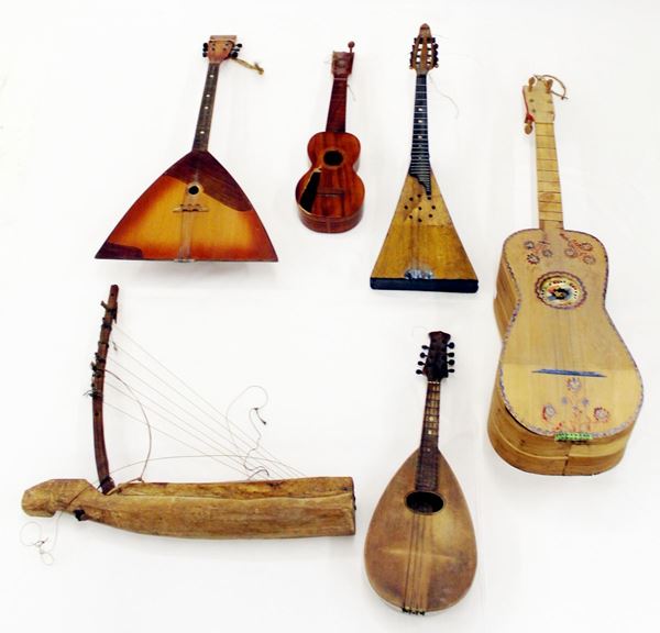 Serie di strumenti musicali a corde, sec. XX,&nbsp;&nbsp;&nbsp;&nbsp;&nbsp;&nbsp;&nbsp;&nbsp;&nbsp;&nbsp;&nbsp;&nbsp;&nbsp;&nbsp;&nbsp;&nbsp;&nbsp;&nbsp;&nbsp;&nbsp;&nbsp;&nbsp;&nbsp;&nbsp;&nbsp;&nbsp;&nbsp;&nbsp;&nbsp;