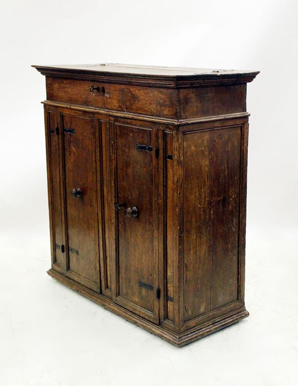 Credenza, Toscana, sec. XVII,&nbsp;&nbsp;&nbsp;&nbsp;&nbsp;&nbsp;&nbsp;&nbsp;&nbsp;&nbsp;&nbsp;&nbsp;&nbsp;&nbsp;&nbsp;&nbsp;&nbsp;&nbsp;&nbsp;&nbsp;&nbsp;&nbsp;&nbsp;&nbsp;&nbsp;&nbsp;&nbsp;&nbsp;&nbsp;&nbsp;&nbsp;&nbsp;&nbsp;&nbsp;&nbsp;&nbsp;&nbsp;&nbsp;&nbsp;&nbsp;&nbsp;&nbsp;&nbsp;&nbsp;&nbsp;