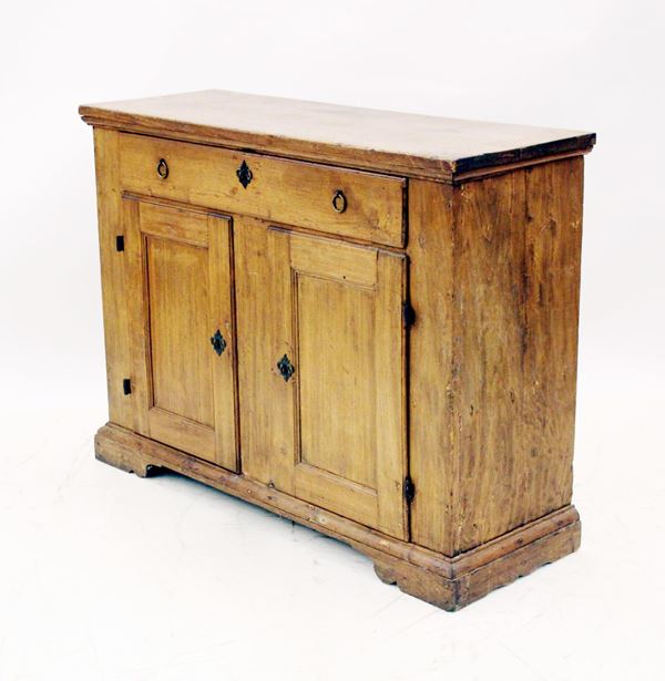Credenza, Toscana, sec. XVIII,&nbsp;&nbsp;&nbsp;&nbsp;&nbsp;&nbsp;&nbsp;&nbsp;&nbsp;&nbsp;&nbsp;&nbsp;&nbsp;&nbsp;&nbsp;&nbsp;&nbsp;&nbsp;&nbsp;&nbsp;&nbsp;&nbsp;&nbsp;&nbsp;&nbsp;&nbsp;&nbsp;&nbsp;&nbsp;&nbsp;&nbsp;&nbsp;&nbsp;&nbsp;&nbsp;&nbsp;&nbsp;&nbsp;&nbsp;&nbsp;&nbsp;&nbsp;&nbsp;&nbsp;