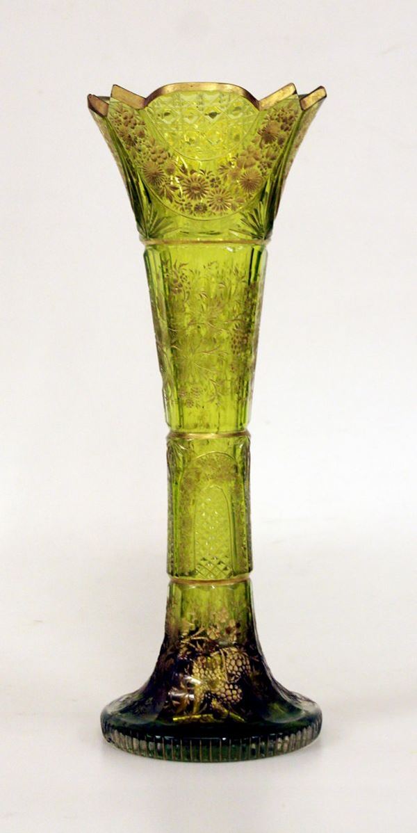 Vaso, Boemia, sec. XIX/XX, in vetro trasparente nei toni del verde, molato