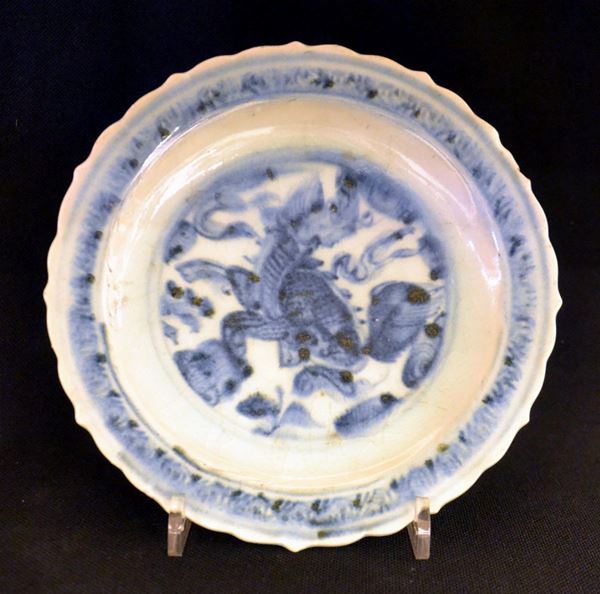 Piattino polilobato, Cina, dinastia Ming,&nbsp;&nbsp;&nbsp;&nbsp;&nbsp;&nbsp;&nbsp;&nbsp;&nbsp;&nbsp;&nbsp;&nbsp;&nbsp;&nbsp;&nbsp;&nbsp;&nbsp;&nbsp;&nbsp;&nbsp;&nbsp;&nbsp;&nbsp;&nbsp;&nbsp;&nbsp;&nbsp;&nbsp;&nbsp;&nbsp;&nbsp;&nbsp;&nbsp;