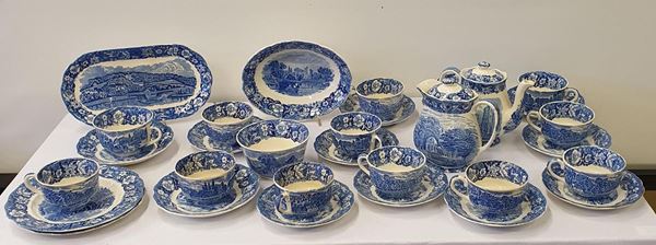 Servito da th&egrave; Inghilterra, inizi sec. XX, in maiolica&nbsp;&nbsp;&nbsp;&nbsp;&nbsp;&nbsp;&nbsp;&nbsp;&nbsp;&nbsp;&nbsp;&nbsp;&nbsp;&nbsp;&nbsp;&nbsp;&nbsp;&nbsp;&nbsp;&nbsp;