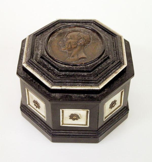 Cofanetto, Lombardia, sec. XIX,&nbsp;&nbsp;&nbsp;&nbsp;&nbsp;&nbsp;&nbsp;&nbsp;&nbsp;&nbsp;&nbsp;&nbsp;&nbsp;&nbsp;&nbsp;&nbsp;&nbsp;&nbsp;&nbsp;&nbsp;&nbsp;&nbsp;&nbsp;&nbsp;&nbsp;&nbsp;&nbsp;&nbsp;&nbsp;&nbsp;&nbsp;&nbsp;&nbsp;&nbsp;&nbsp;&nbsp;&nbsp;&nbsp;&nbsp;&nbsp;&nbsp;&nbsp;&nbsp;