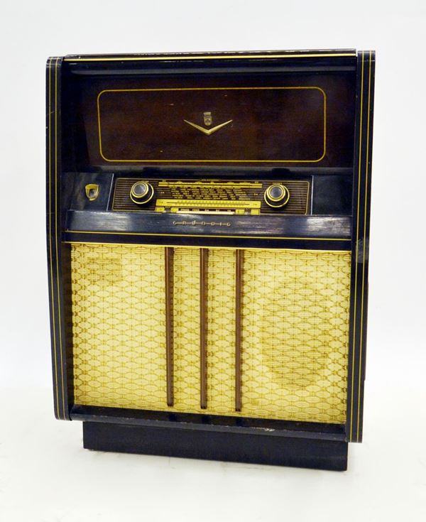 Radio Grundig, anni 40, completa di giradischi,&nbsp;&nbsp;&nbsp;&nbsp;&nbsp;&nbsp;&nbsp;&nbsp;&nbsp;&nbsp;&nbsp;&nbsp;&nbsp;&nbsp;&nbsp;&nbsp;&nbsp;&nbsp;&nbsp;&nbsp;&nbsp;&nbsp;&nbsp;&nbsp;&nbsp;&nbsp;&nbsp;