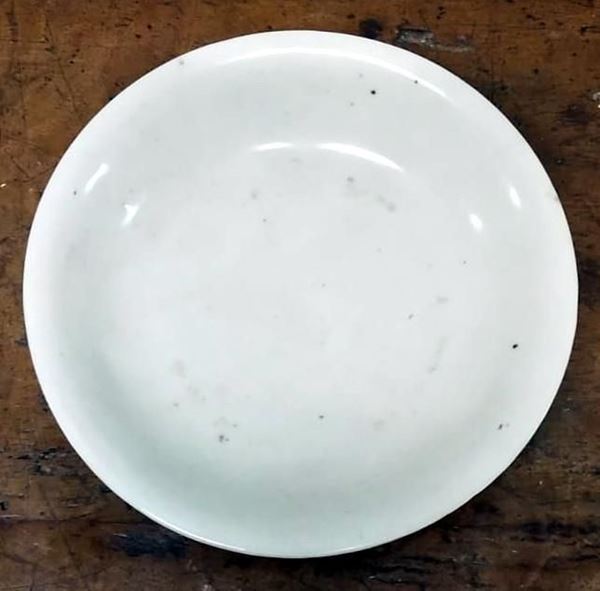 Piatto, Cina, Dinastia Qing, sec. XVIII&nbsp;&nbsp;&nbsp;&nbsp;&nbsp;&nbsp;&nbsp;&nbsp;&nbsp;&nbsp;&nbsp;&nbsp;&nbsp;&nbsp;&nbsp;&nbsp;&nbsp;&nbsp;&nbsp;&nbsp;&nbsp;&nbsp;&nbsp;&nbsp;&nbsp;&nbsp;&nbsp;&nbsp;&nbsp;&nbsp;&nbsp;&nbsp;&nbsp;&nbsp;&nbsp;