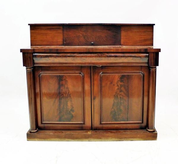 Credenza, Inghilterra, sec. XIX,&nbsp;&nbsp;&nbsp;&nbsp;&nbsp;&nbsp;&nbsp;&nbsp;&nbsp;&nbsp;&nbsp;&nbsp;&nbsp;&nbsp;&nbsp;&nbsp;&nbsp;&nbsp;&nbsp;&nbsp;&nbsp;&nbsp;&nbsp;&nbsp;&nbsp;&nbsp;&nbsp;&nbsp;&nbsp;&nbsp;&nbsp;&nbsp;&nbsp;&nbsp;&nbsp;&nbsp;&nbsp;&nbsp;&nbsp;&nbsp;&nbsp;&nbsp;