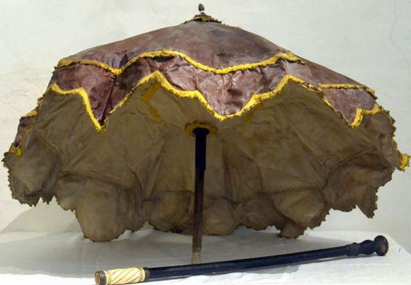 Ombrello da processione, sec. XIX,                                          - Asta OPERE E OGGETTI D'ARTE ANTICA E CONTEMPORANEA, GIOIELLI - Poggio Bracciolini Casa d'Aste