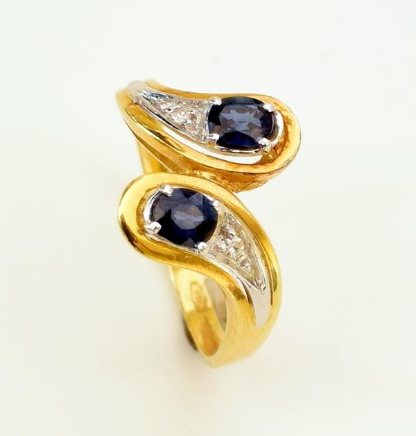 ANELLO IN ORO GIALLO , DIAMANTI E ZAFFIRI&nbsp;&nbsp;&nbsp;&nbsp;&nbsp;&nbsp;&nbsp;&nbsp;&nbsp;&nbsp;&nbsp;&nbsp;&nbsp;&nbsp;&nbsp;&nbsp;&nbsp;&nbsp;&nbsp;&nbsp;&nbsp;&nbsp;&nbsp;&nbsp;&nbsp;&nbsp;&nbsp;&nbsp;&nbsp;&nbsp;&nbsp;&nbsp;&nbsp;