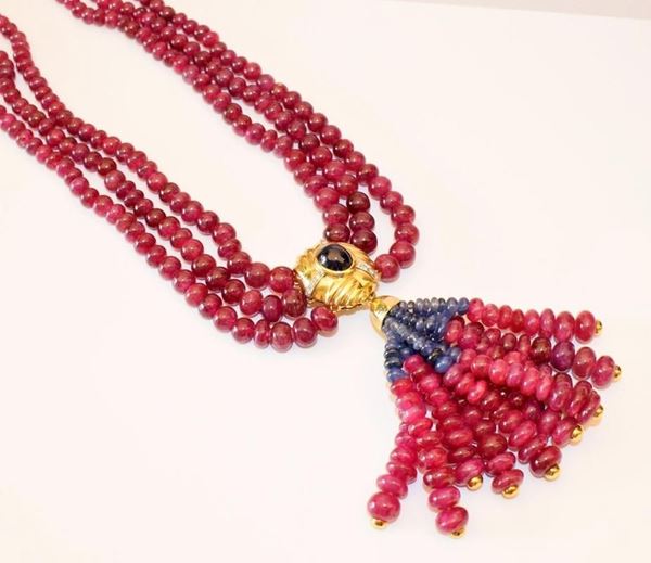 COLLANA IN ORO GIALLO,DIAMANTI,RUBINI E ZAFFIRI&nbsp;&nbsp;&nbsp;&nbsp;&nbsp;&nbsp;&nbsp;&nbsp;&nbsp;&nbsp;&nbsp;&nbsp;&nbsp;&nbsp;&nbsp;&nbsp;&nbsp;&nbsp;&nbsp;&nbsp;&nbsp;&nbsp;&nbsp;&nbsp;&nbsp;&nbsp;&nbsp;