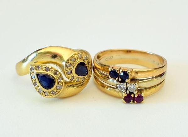DUE ANELLI IN ORO GIALLO,DIAMANTI, ZAFFIRI E&nbsp;&nbsp;&nbsp;&nbsp;&nbsp;&nbsp;&nbsp;&nbsp;&nbsp;&nbsp;&nbsp;&nbsp;&nbsp;&nbsp;&nbsp;&nbsp;&nbsp;&nbsp;&nbsp;&nbsp;&nbsp;&nbsp;&nbsp;&nbsp;&nbsp;&nbsp;&nbsp;&nbsp;&nbsp;&nbsp;  - Asta Gioielli, Arredi d'antiquariato, Dipinti dal XVI al XX Secolo e Argenti - Poggio Bracciolini Casa d'Aste
