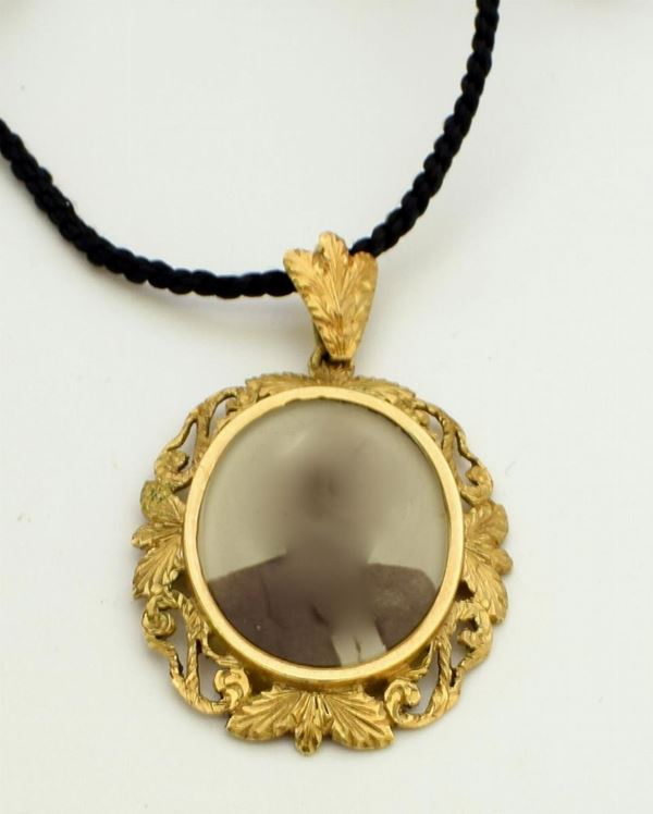 PORTA FOTO IN ORO GIALLO                                                    - Asta Gioielli, Arredi d'antiquariato, Dipinti dal XVI al XX Secolo e Argenti - Poggio Bracciolini Casa d'Aste